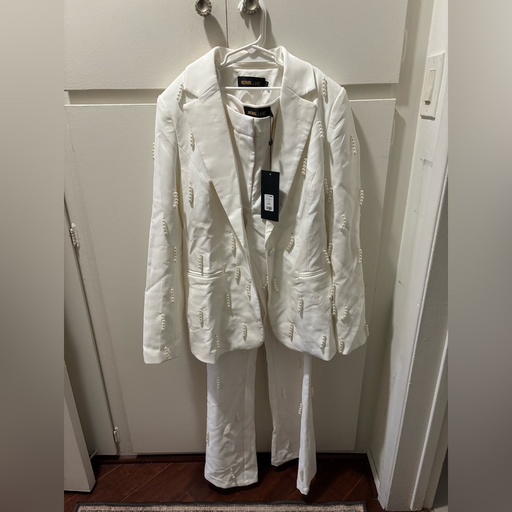 FASHION NOVA || White Suit with Pearls